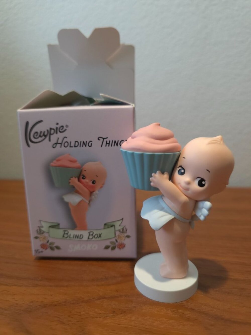 Smoko x Kewpie Holding Things KEWPIE HOLDS A CUPCAKE 3" Figure - OPEN BOX NEW